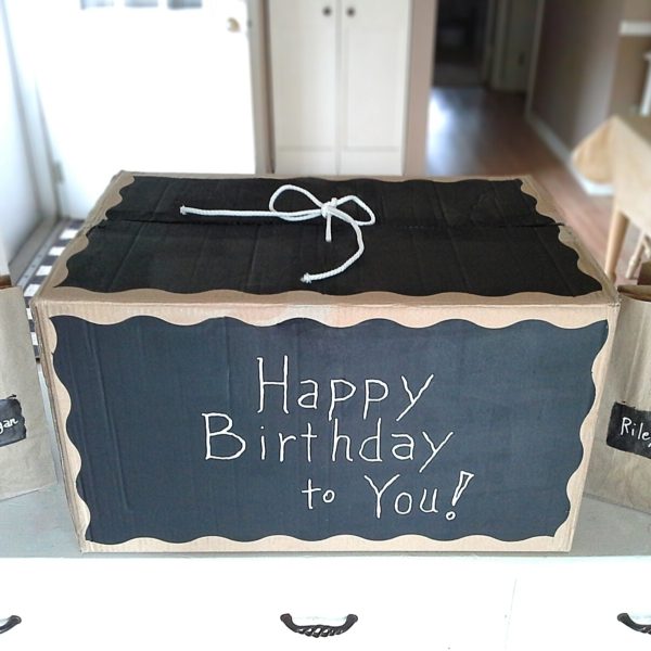 Cardboard storage box decorating- diy chalkboard painted gift box | stowandtellu.com