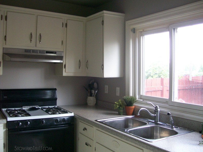 How to create more space in a small kitchen with an over-the-sink-shelf