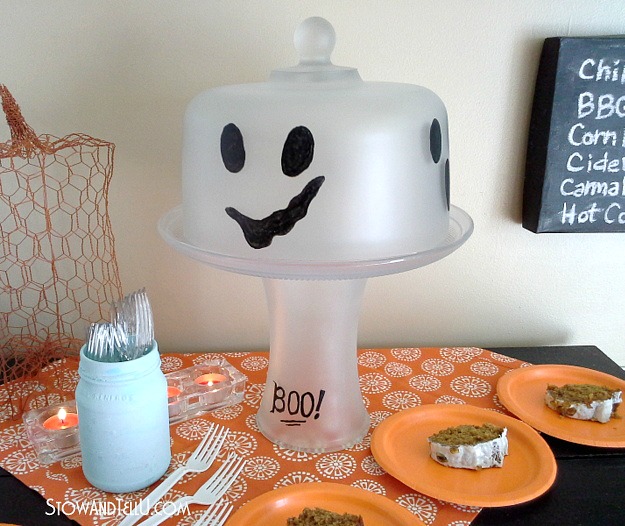 ghost-cake-plate-dome-frosted-glass-http://www.stowandtellu.com