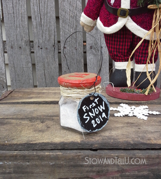 Jar Ornaments filled with Faux Snow | Christmas craft for kids | http://www.stowandtellu.com