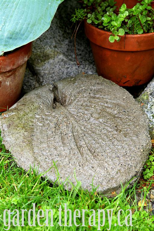 Hosta-Leaf-Concrete-Stepping-Stone-DIY-via-Garden-Therapy-garden-