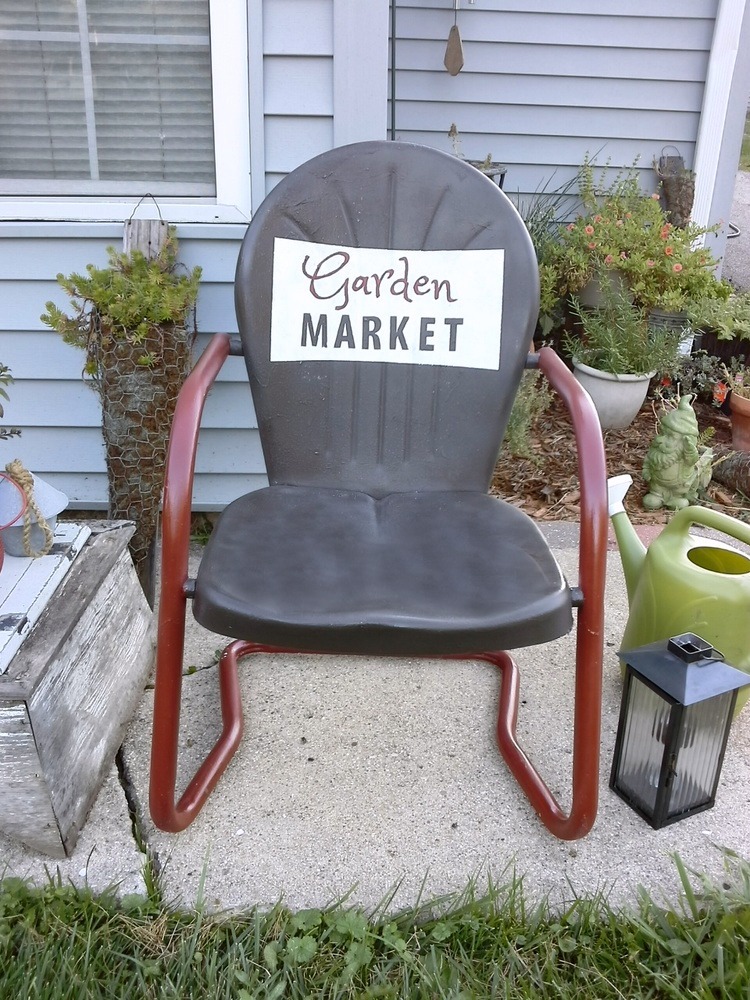 Vintage metal lawn chair painted with sign - Stow & TellU