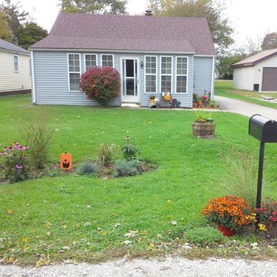 Front Yard Update and Halloween Porch {YardWorkation 5}