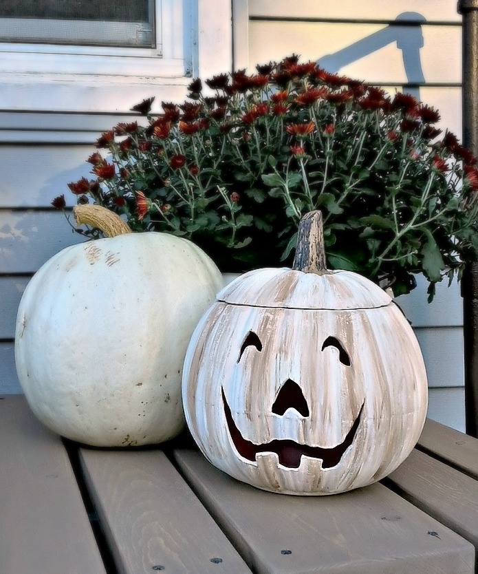 White ceramic painted jack-o-lantern pumpkin - StowandTellU.com