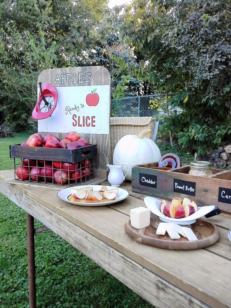 Have an apple bar at your next Fall party | Festive fall ideas with apples for fall party decor and games, bonfires, Halloween, Thanksgiving | Stowandtellu.com