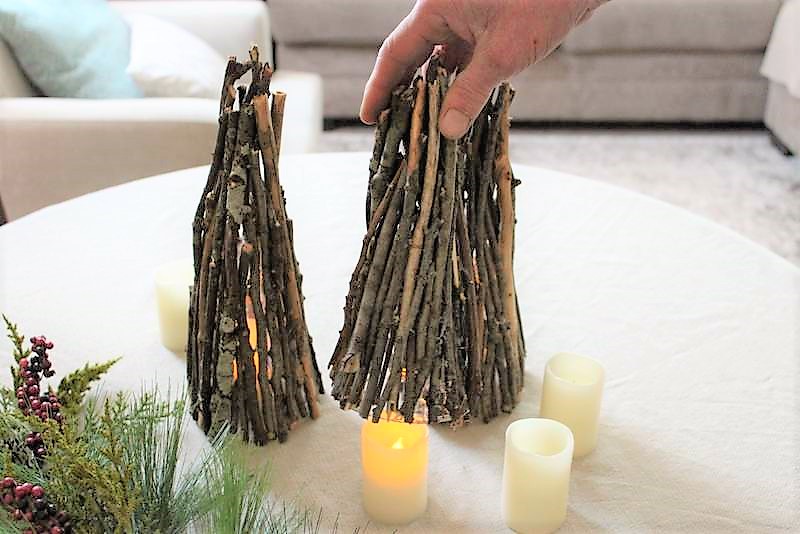 Lighted Christmas tree decor with twigs | stowandtellu.com