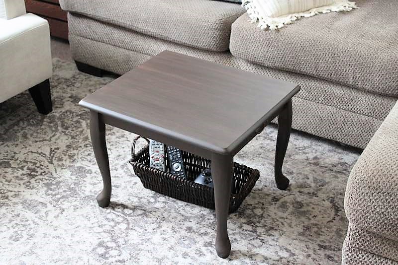 Coffee Table Idea for Extra Small Spaces | stowandtellu.com