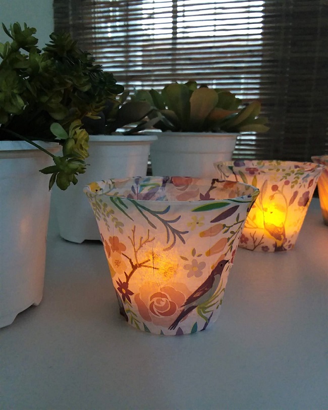 DIY Tissue Paper Flameless Tea Lights | Plastic cups with decoupaged tissue paper and flameless tea lgiths | stowandtellu.com