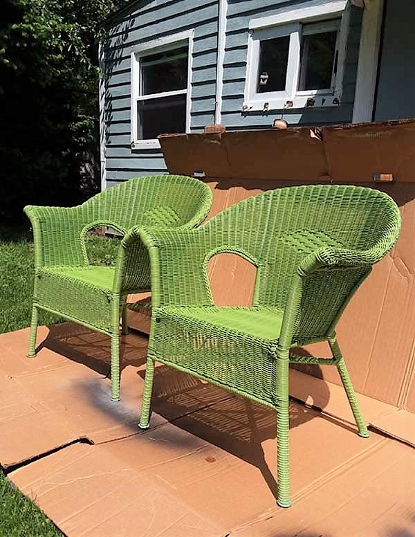 Green resin wicker chairs | card board box used for spray painting | stowandtellu.com