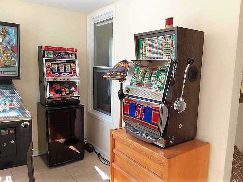 small-arcade-room-before-room-makeover