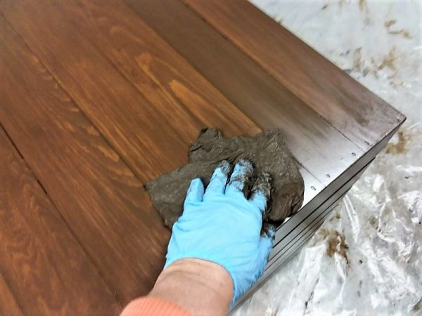 Wiping gel stain into wood furniture