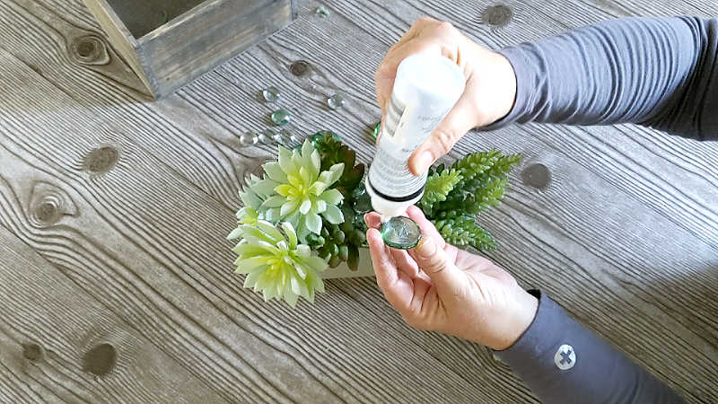 Applying glue to flat glass gems